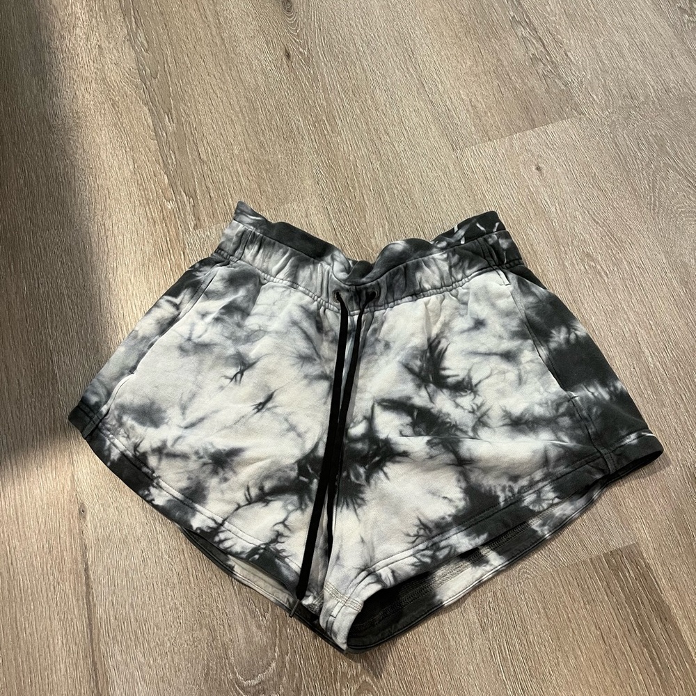 Lululemon - Inner Glow High-Rise Short 3” *Earth Dye